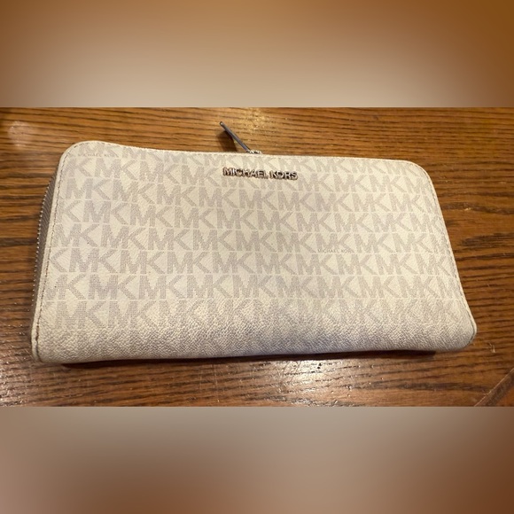 NWOT MICHAEL KORS Logo Quarter Zip  Wallet Purse Orig $228 - Picture 1 of 2